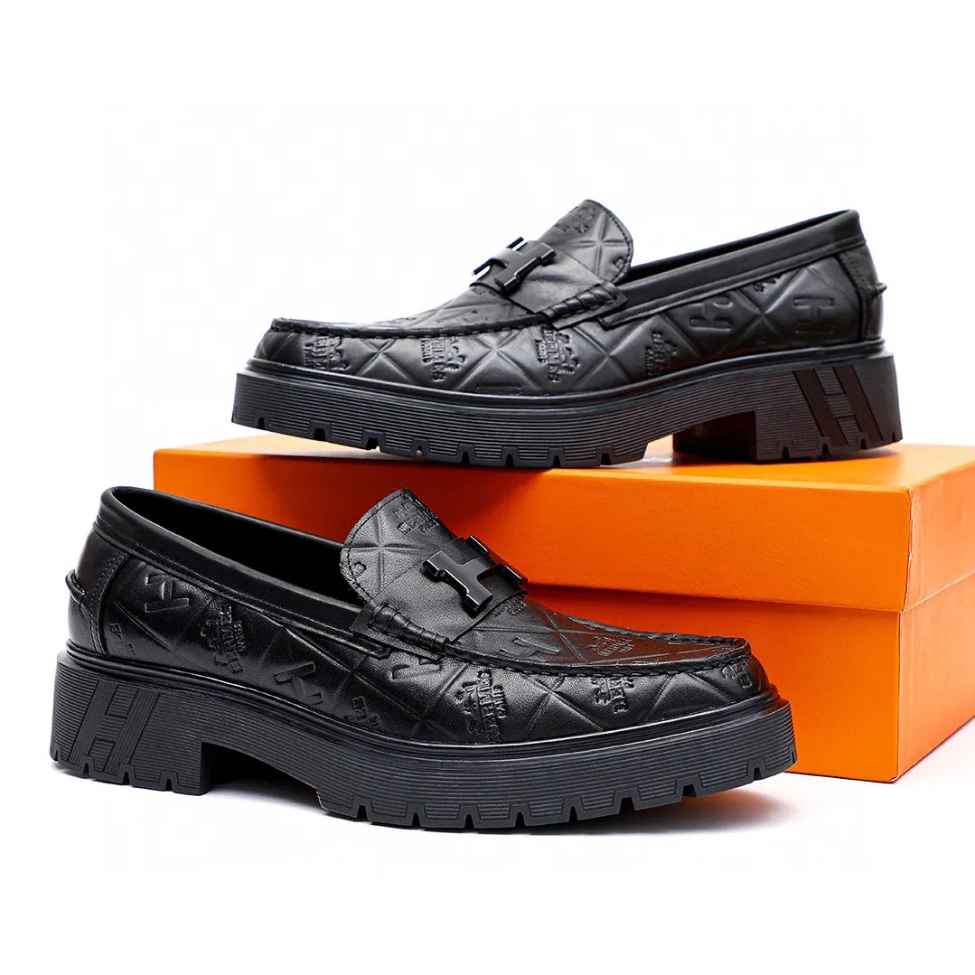 Men's shoes 💰700 💐[HERMES] popular men's shoes counter original items! The world's top brands...Luxury quality...//Fashion and high-end footwear 👍💪🏻...give you a low-key luxury comfort experience👍. The upper is made of pure Italian imported original cowhide embossing. Sweat-absorbent cowhide leather lining. Comfortable and breathable. The original rubber-plastic flower foam light outsole is high-end and classy. Luxurious and noble!! .. OEM factory shipment [Hug] stall.. Original plate. Welcome to taste..39-45 (38.45.46🉑️Customized)